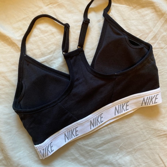 VERY NEW CLASSIC NIKE SPORTS BRA - Picture 2 of 2